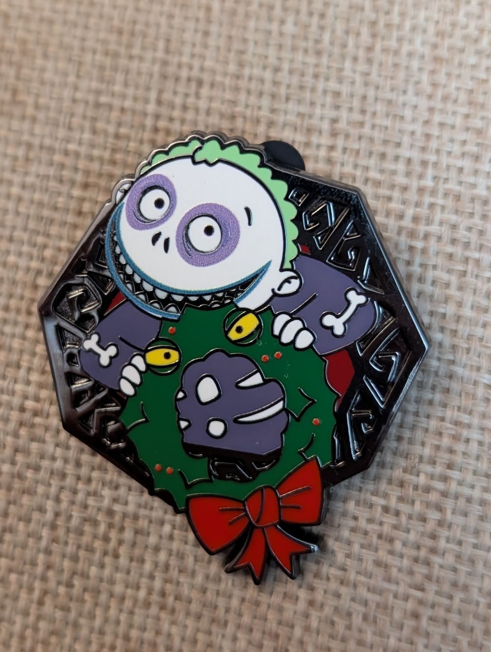 Disney Barrel NBC wreath pin - Picture 1 of 2